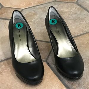 Black pumps NWT BNIB, Size 8